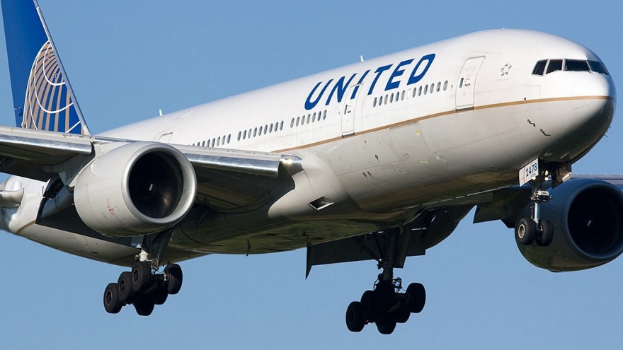 United Airlines reopens flights to Vietnam