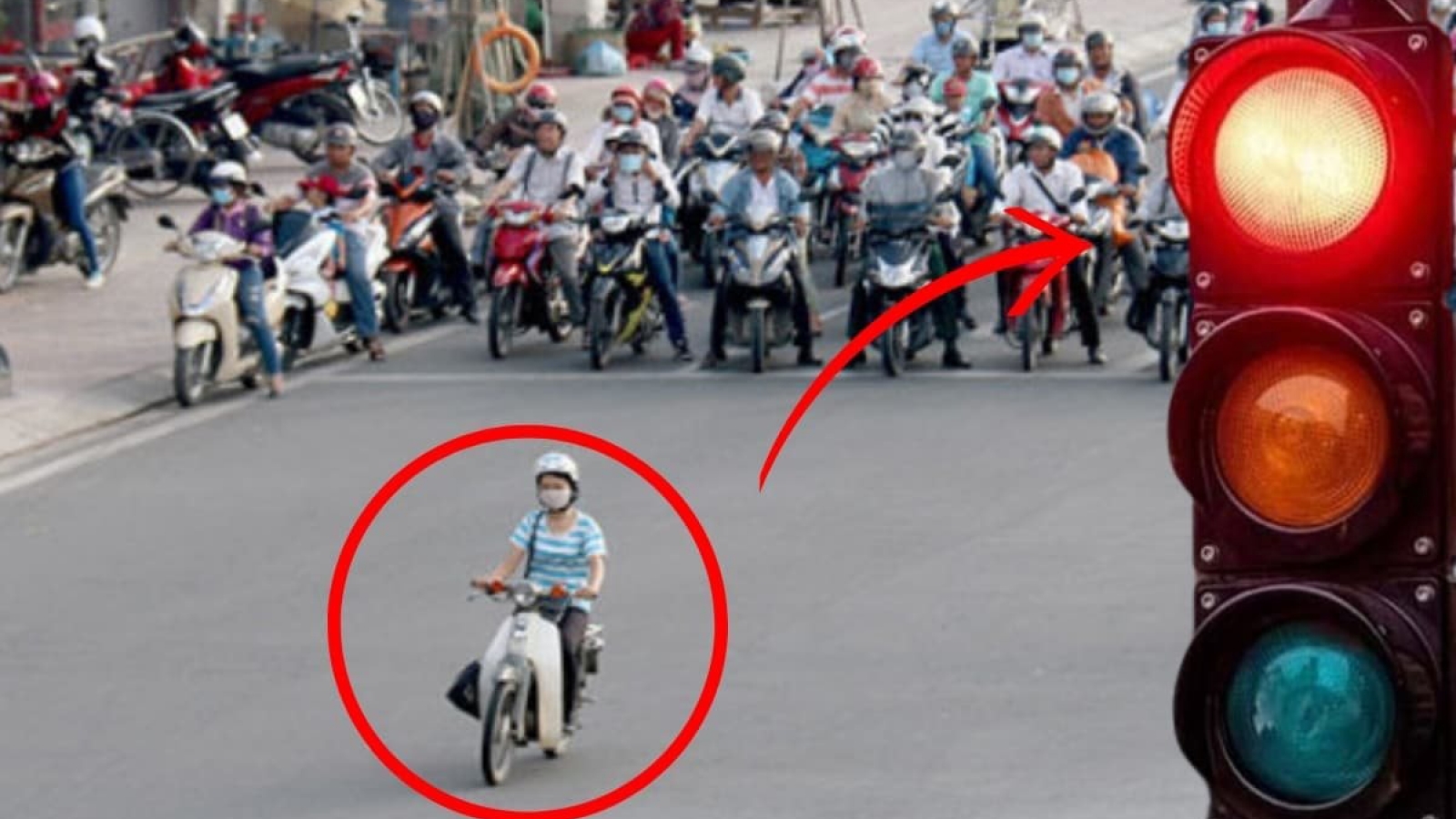 Vì sao đèn "đang xanh nhảy sang đỏ và delay nhiều giây"?