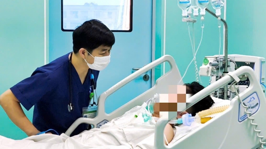Nam thanh niên 22 tuổi nguy kịch do nhiễm não mô cầu