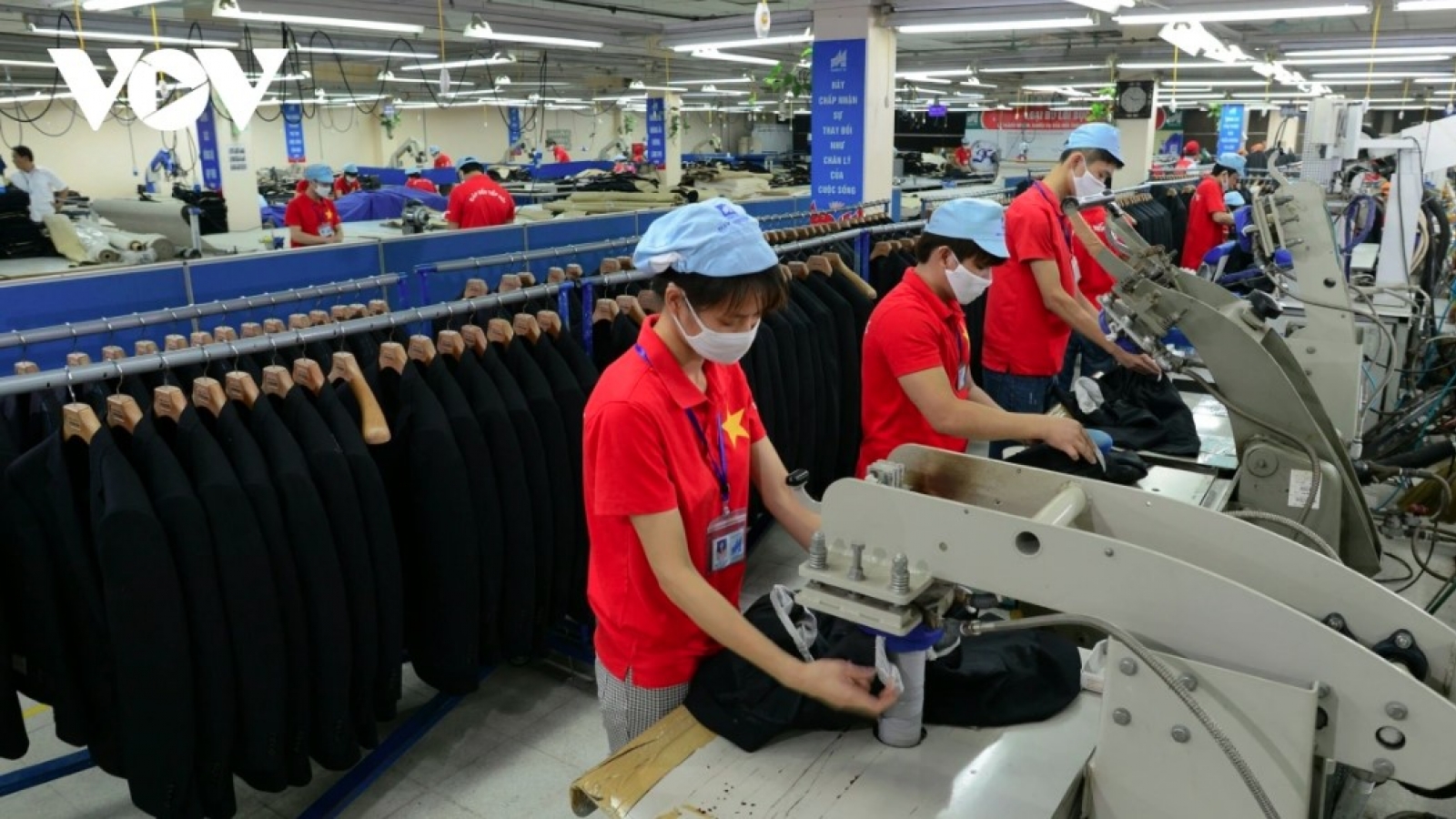 Export turnover enjoys double-digit growth as of mid-April