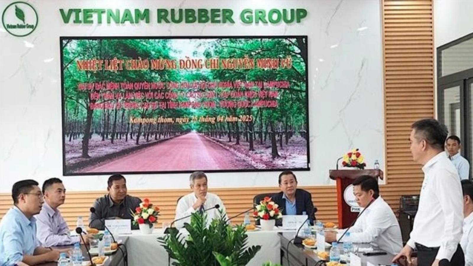 Vietnam, Cambodia deepen investment links in Kampong Thom