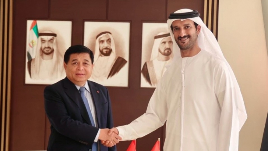 Deputy PM meets with UAE officials, int'l agency leaders in Abu Dhabi
