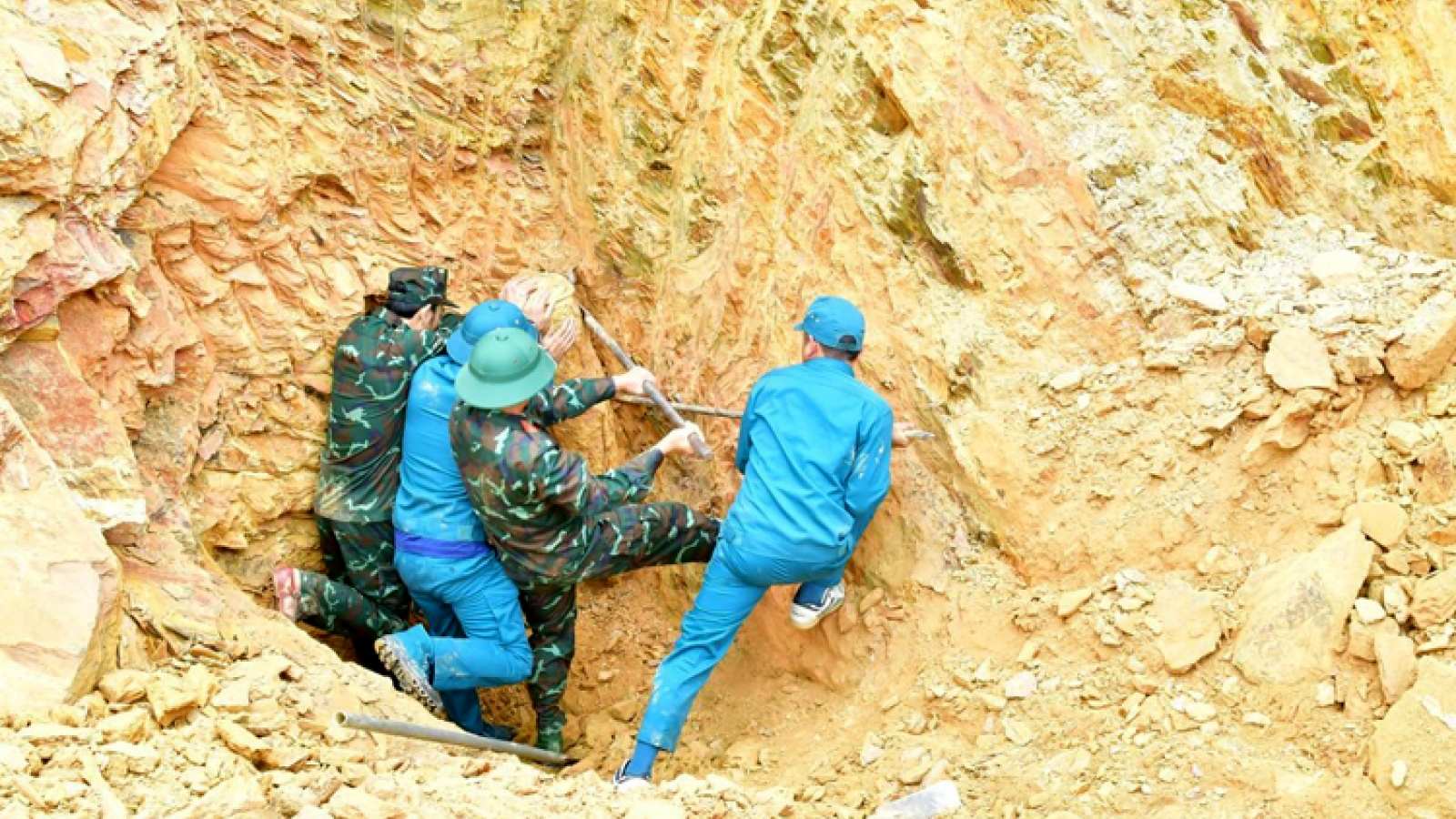 Another war-time bomb safely defused in central Vietnam