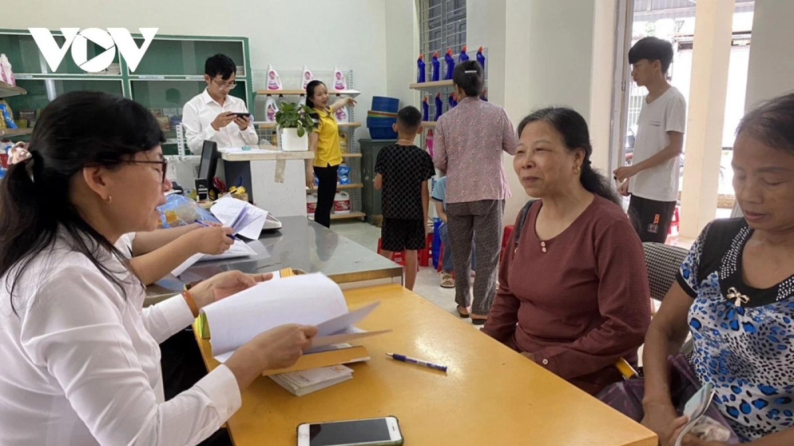 Thủ tướng yêu cầu chi trả lương hưu và trợ cấp bảo hiểm xã hội tháng 5 trước nghỉ lễ