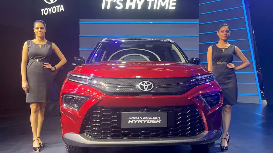Xe hybrid của Toyota "cháy hàng" ở nhiều nơi, khách hàng phải chờ đến vài tháng