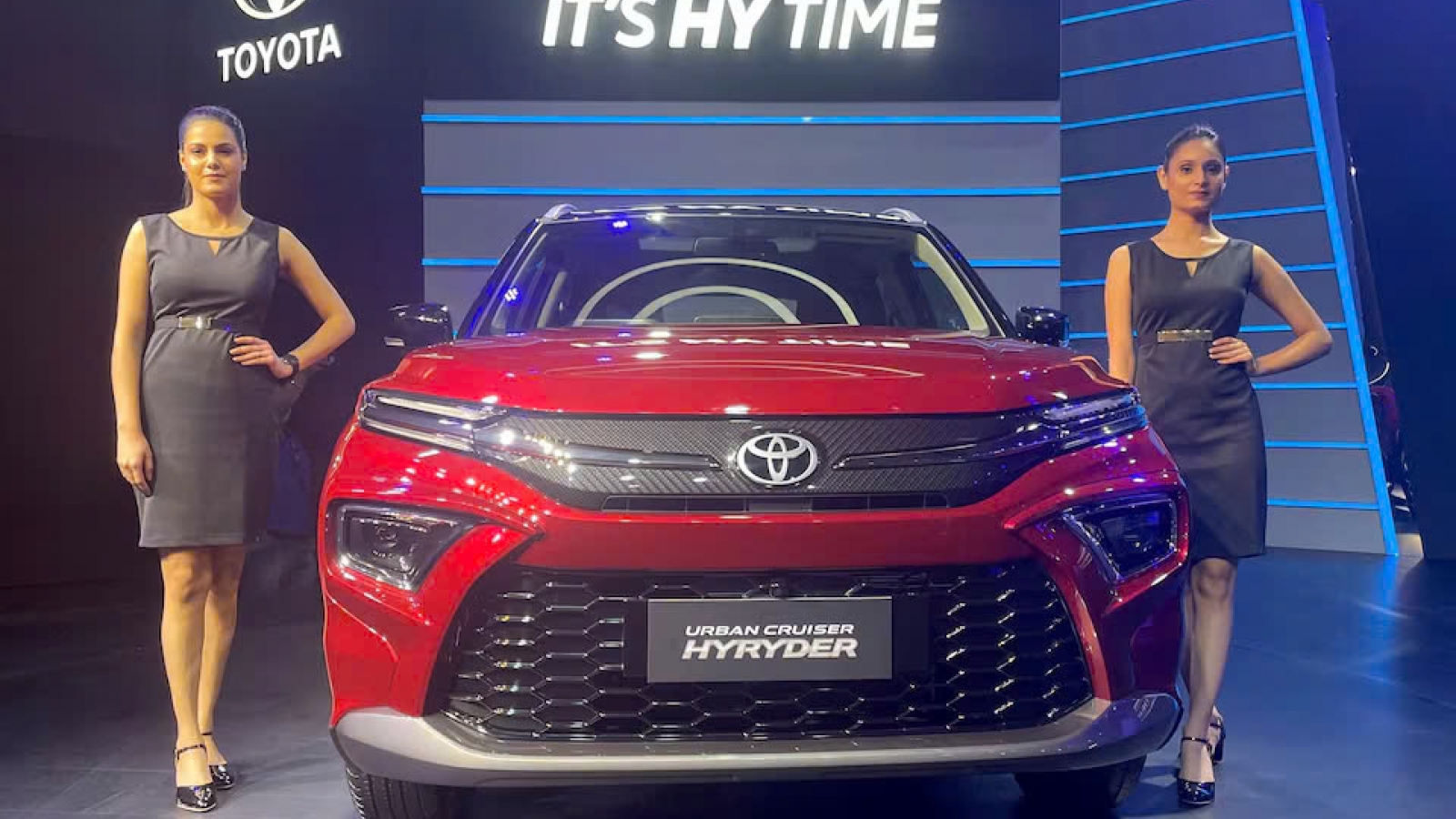 Xe hybrid của Toyota "cháy hàng" ở nhiều nơi, khách hàng phải chờ đến vài tháng