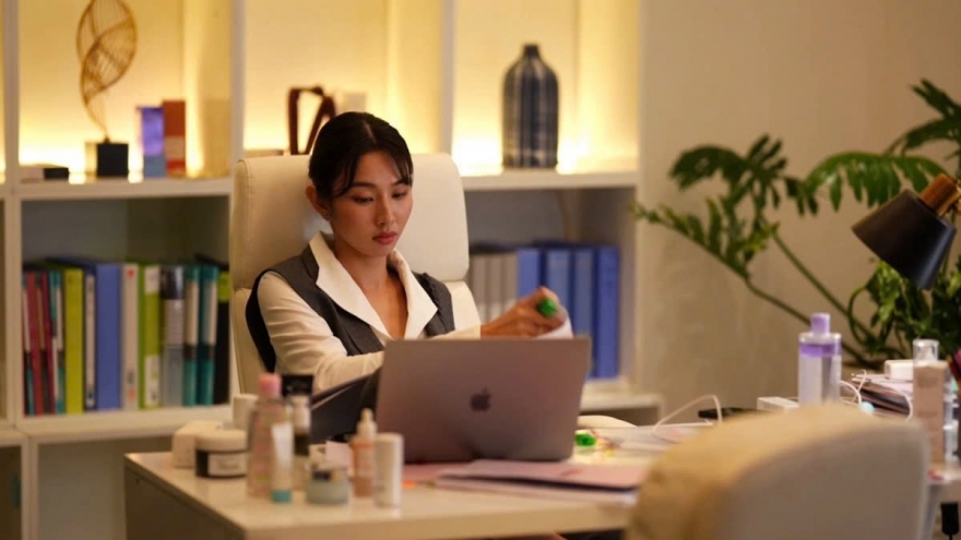 Số phận bấp bênh của phim có Hoa hậu Thùy Tiên đóng chính