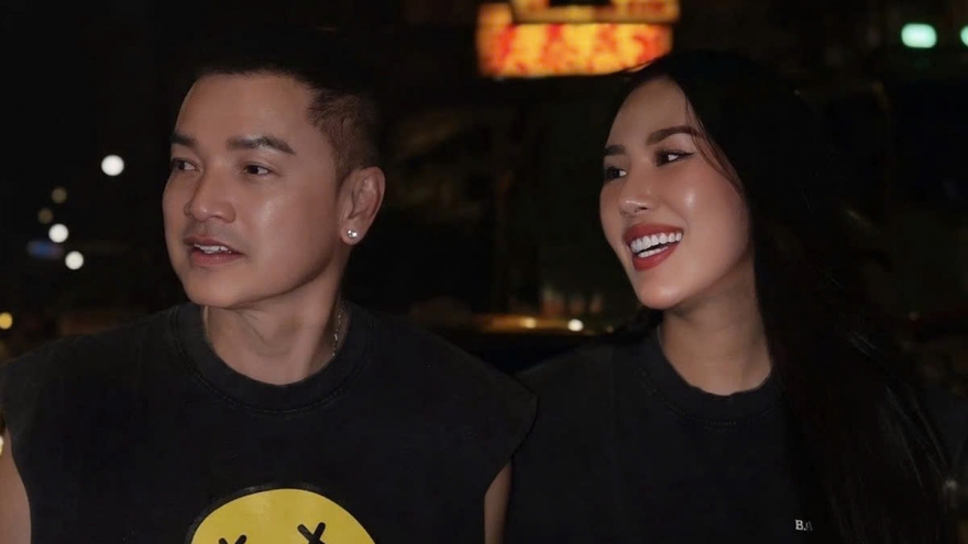 Sao Việt 15/4: Quang Minh diện đồ trẻ trung, sánh đôi cùng bạn gái kém 37 tuổi