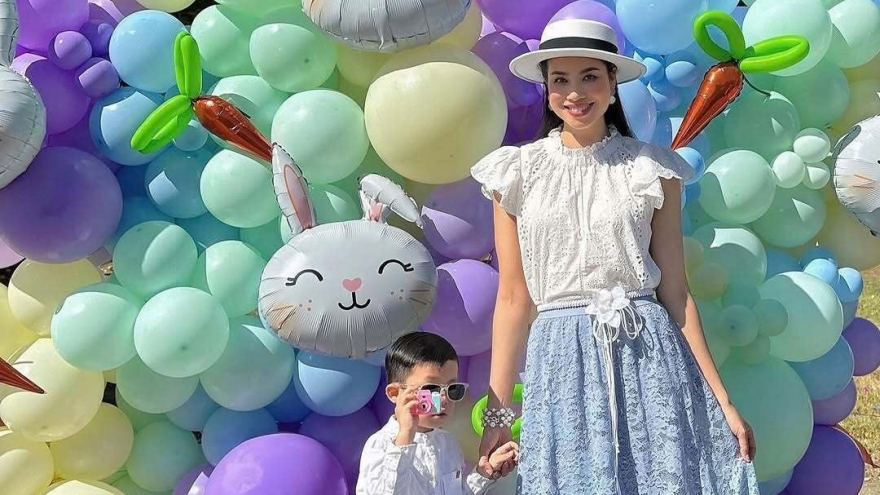 Sao Việt 22/4: Hoa hậu Phạm Hương khoe khoảnh khắc vui đùa bên hai quý tử