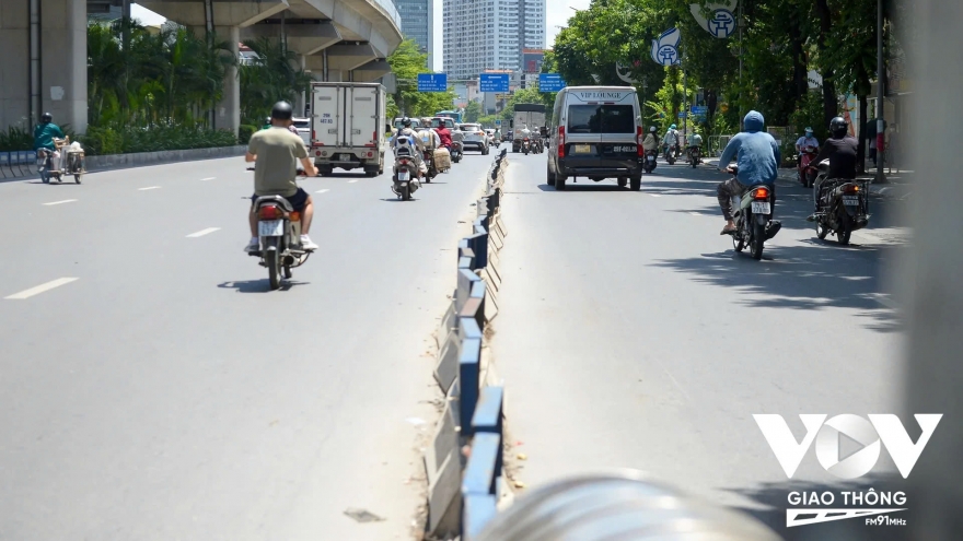 Dải phân cách có vô tri?