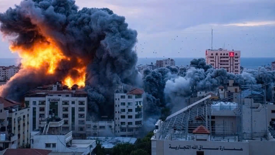 Israel đẩy mạnh tấn công vào Gaza, 49 người thiệt mạng