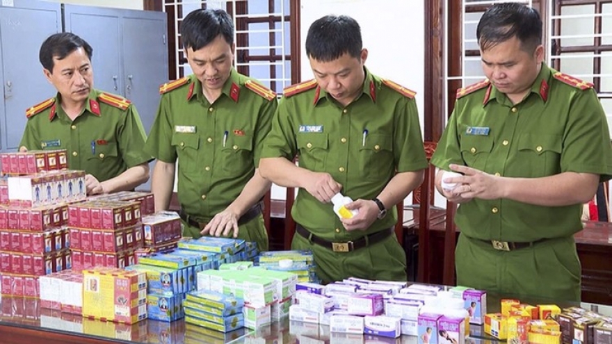 Hàng loạt sản phẩm sức khỏe “rởm” tràn lan thị trường: Trách nhiệm thuộc ai?