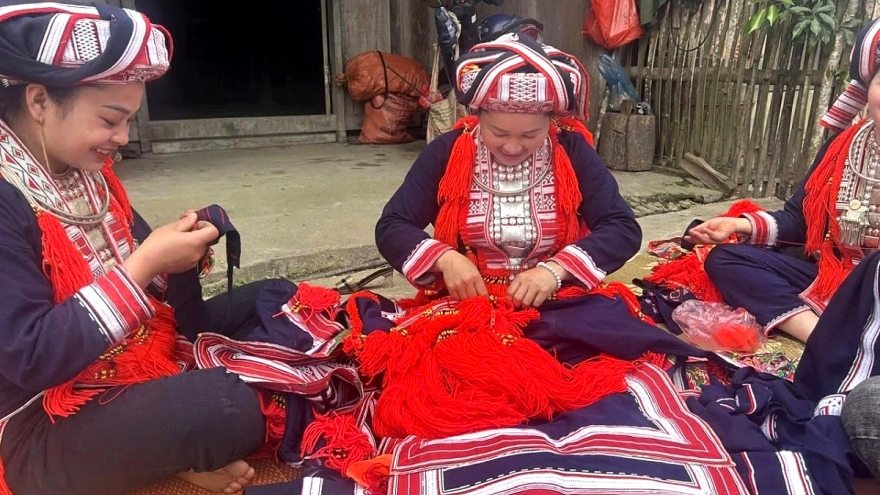 Red Dao people preserve brocade weaving craft in Hoang Su Phi