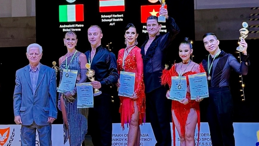 Cặp đôi Việt Nam lot top 30 đôi dancesport xuất sắc nhất lứa tuổi trung niên