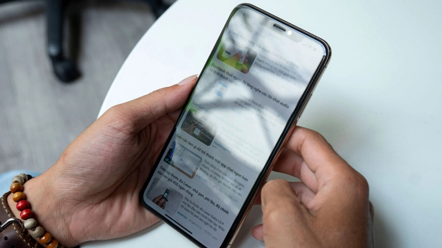 Lợi ích của miếng dán chống nhìn trộm cho iPhone