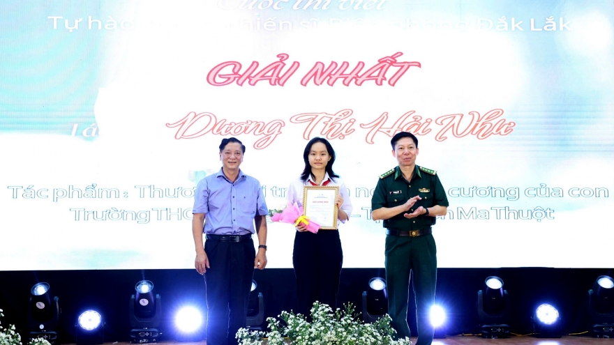 Nữ sinh lớp 8 giành giải nhất Cuộc thi viết Tự hào người chiến sĩ biên phòng Đắk Lắk