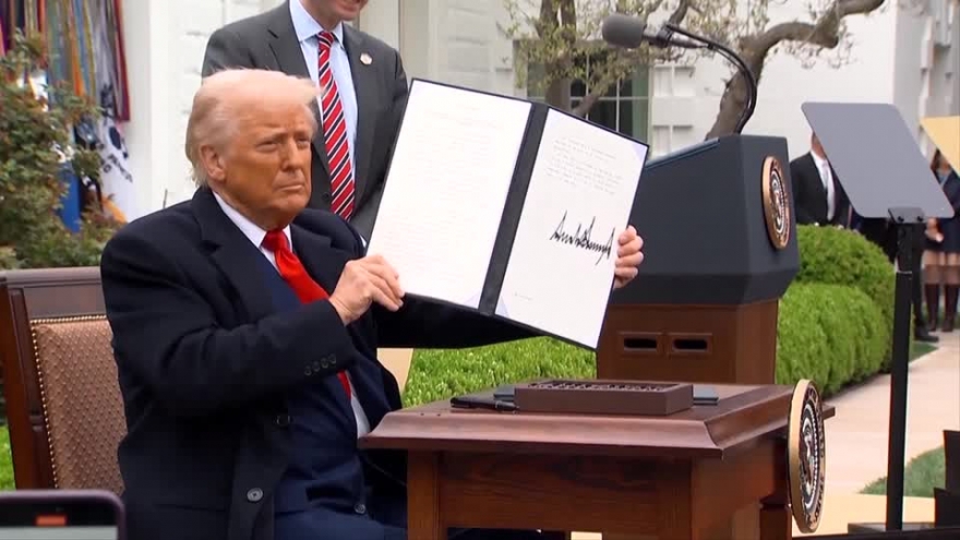 Tổng thống Donald Trump gợi ý mức thuế đối với Trung Quốc trước đàm phán