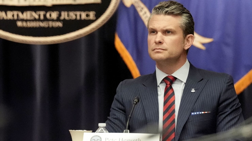 Ông Hegseth “gây bão” khi tạm dừng chuyển vũ khí cho Ukraine không qua Nhà Trắng
