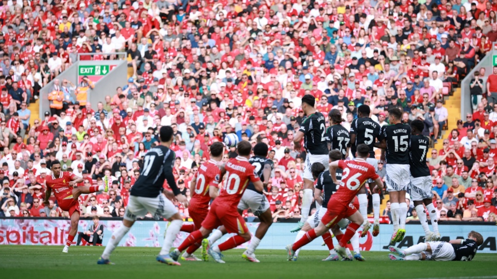 Kết quả vòng 36 Ngoại hạng Anh: Liverpool hòa kịch tính trước 10 người của Arsenal