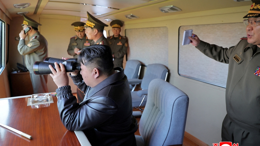 Ông Kim Jong-un thị sát diễn tập, kêu gọi sẵn sàng chiến tranh toàn diện