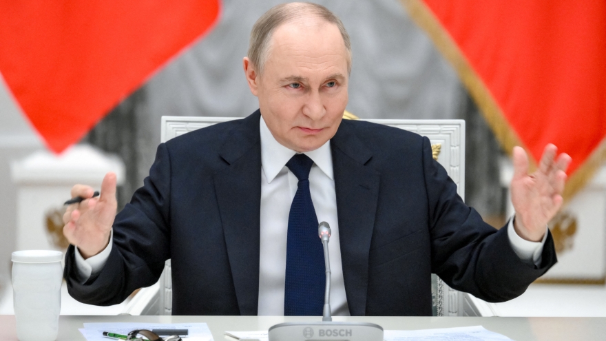 Ông Putin đổi giọng cứng rắn hơn, cái giá cho hòa bình Ukraine ngày càng đắt?
