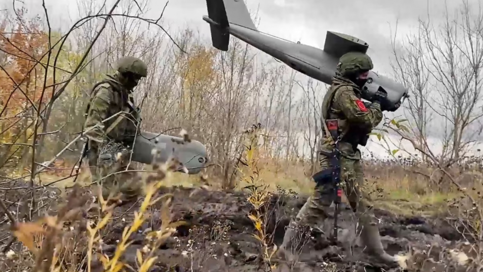 Toàn cảnh quốc tế 16/5: Lính Nga dùng AK hạ loạt UAV của Ukraine