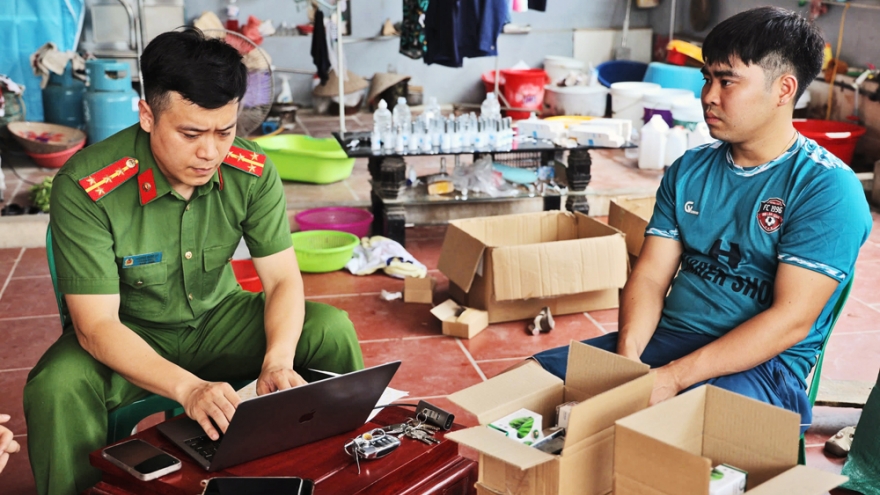 Khởi tố chủ cơ sở sản xuất mỹ phẩm giả, thu lời bất chính 6 tỷ đồng