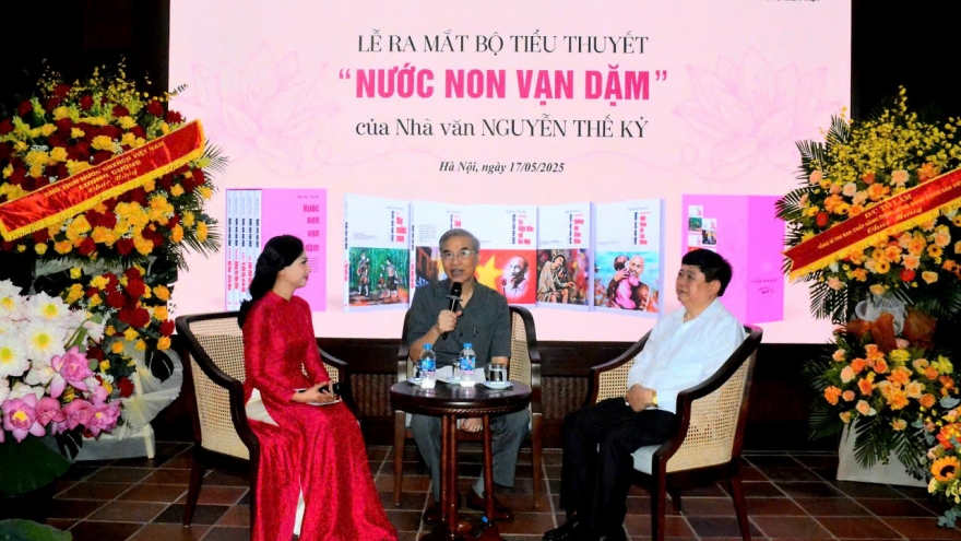 Tập 5 bộ tiểu thuyết “Nước non vạn dặm”: Bức chân dung trọn vẹn về Bác Hồ