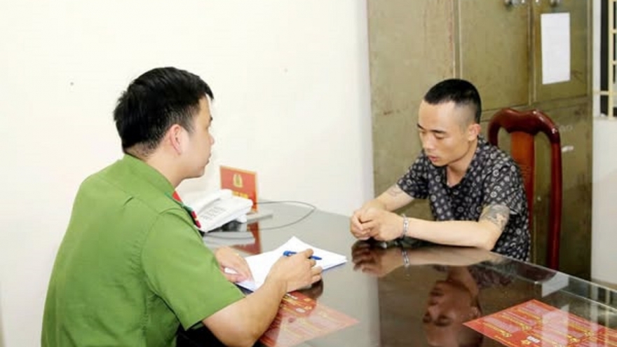 Giả vờ mua vàng rồi cướp giật để lấy tiền trả nợ