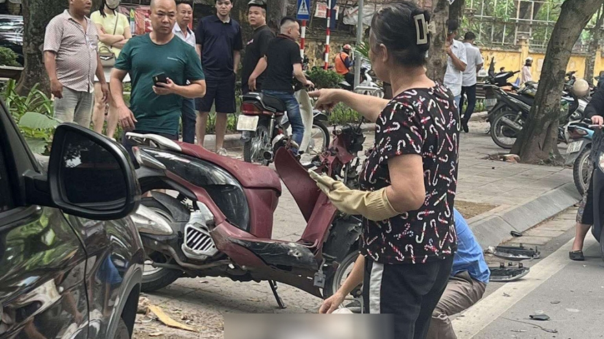 Xế hộp BMW tông đứt lìa chân nữ sinh đi xe máy ở Hà Nội
