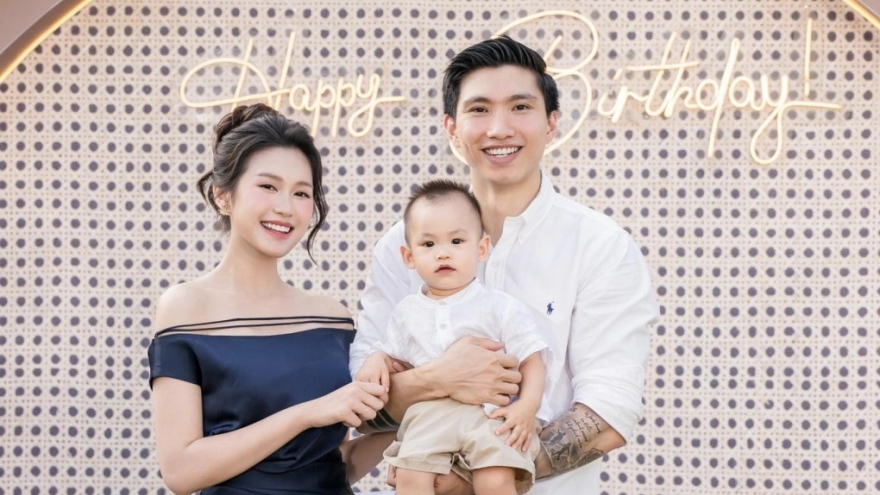 Sao Việt 4/5: Vợ chồng Đoàn Văn Hậu mở tiệc lớn mừng sinh nhật con trai