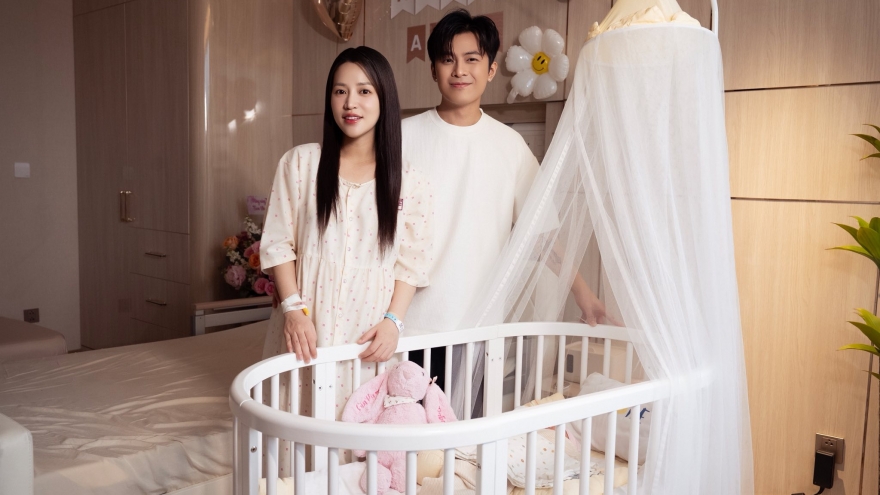 Vợ chồng Puka - Gin Tuấn Kiệt lần đầu công khai con đầu lòng