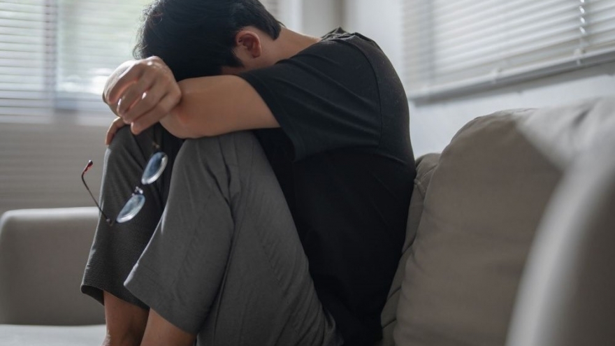 Rối loạn cương dương khi phải "phục vụ" cả bồ cả vợ