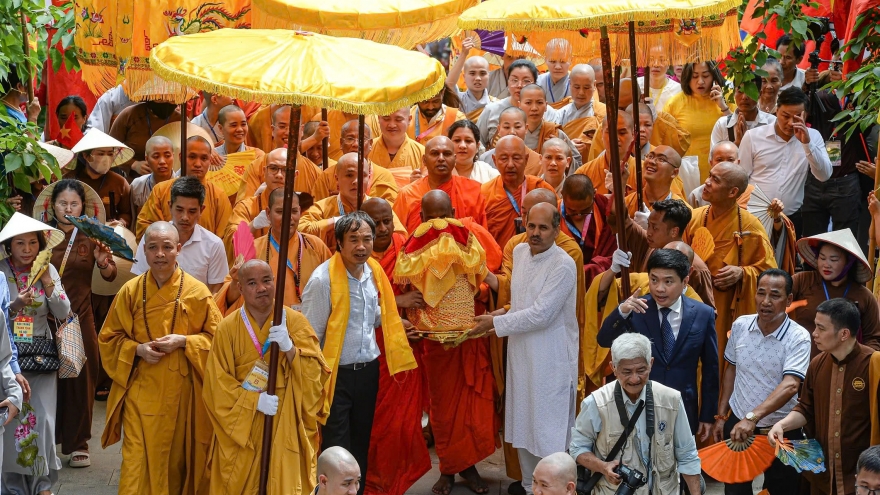 Buddha’s Sarira now enshrined at Tam Chuc pagoda for veneration