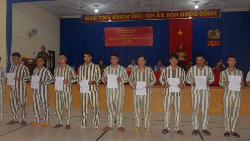 Tiền Giang công bố quyết định đặc xá cho hơn 200 phạm nhân