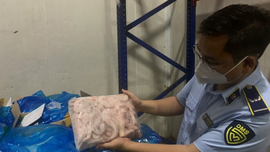 Hà Nội tạm giữ hơn 7 tấn thực phẩm đông lạnh không có nguồn gốc