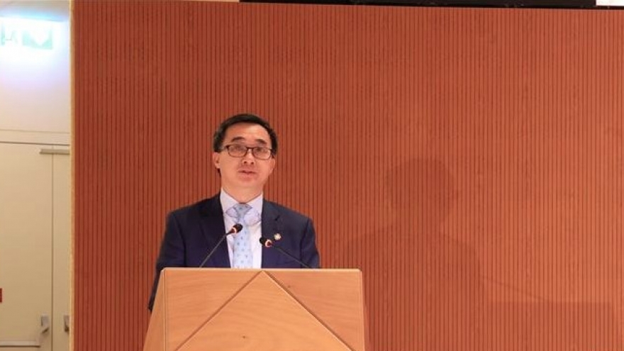 Vietnam reaffirms strong ties with WHO, receives trachoma elimination certificate