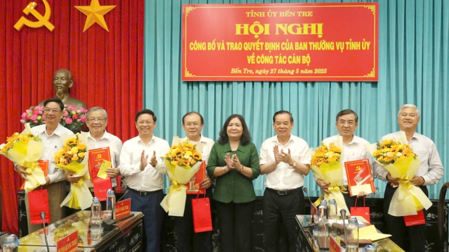 Bến Tre: Nhiều cán bộ chủ chốt được giải quyết chế độ nghỉ hưu trước tuổi