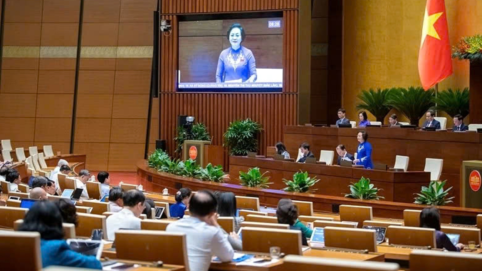 Lawmakers agree on two-tier local government model in Vietnam