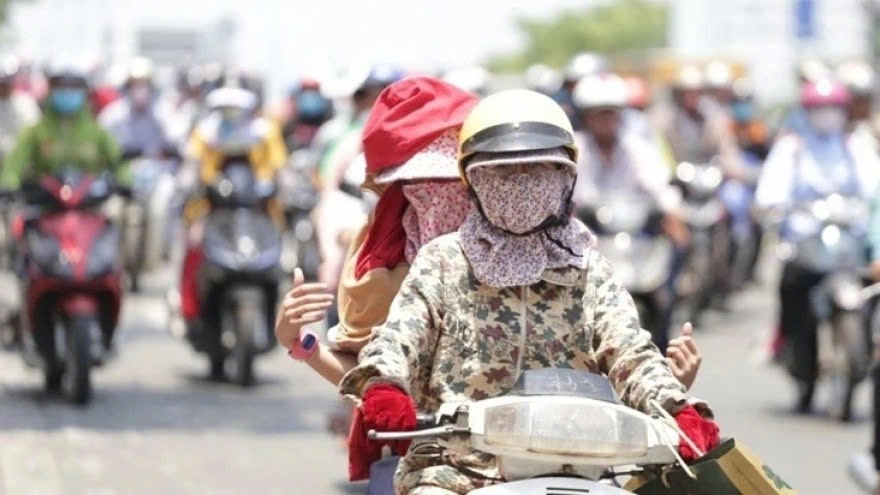 New heatwave bakes Northern and Central Vietnam, temperatures rise to 39°C