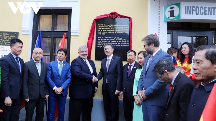 President Ho Chi Minh’s memorial plague unveiled in Czech city