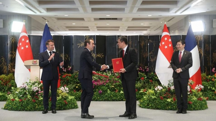 Singapore - Pháp tăng cường hợp tác quốc phòng, ký 3 thỏa thuận quan trọng