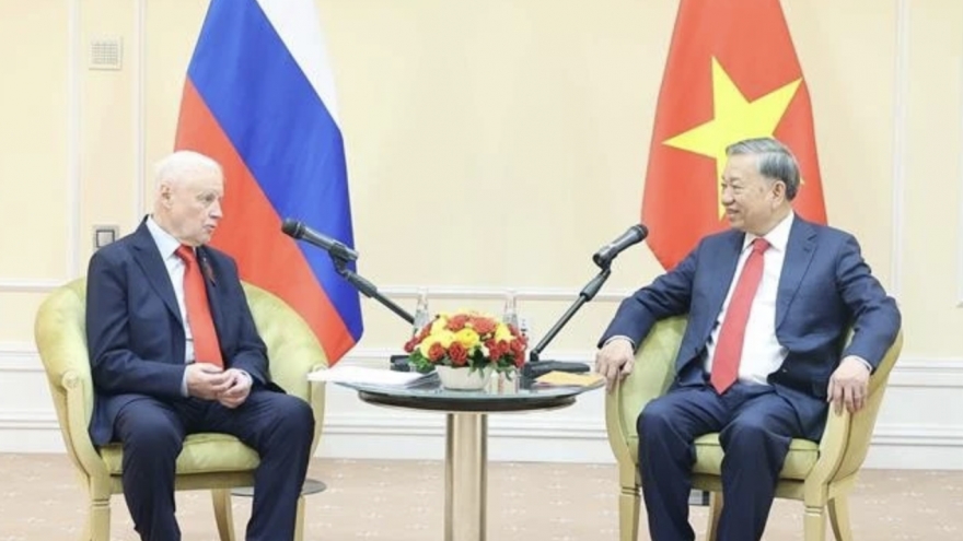 General Secretary To Lam meets with Russian Party leader