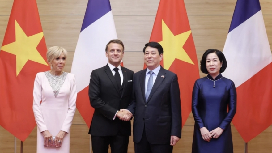 Vietnamese President hosts banquet for French counterpart