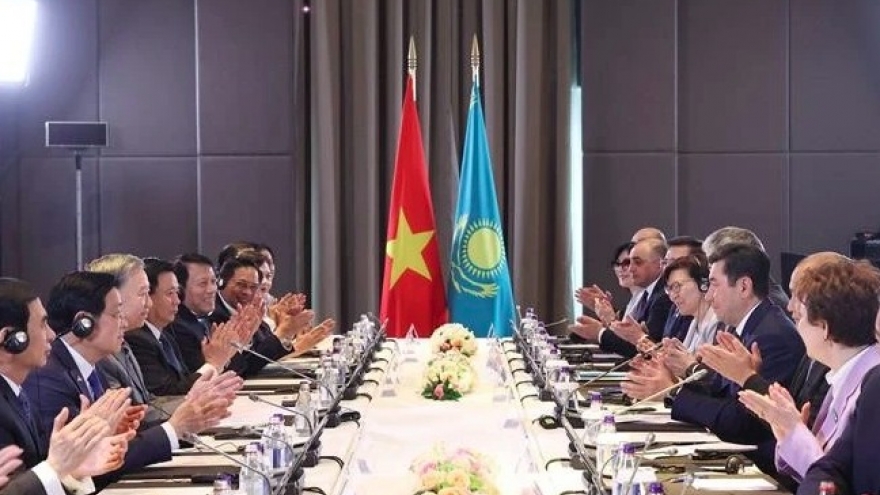 Party leader meets with Kazakhstan’s lower house speaker
