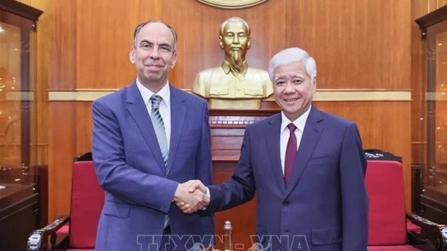 Vietnam Fatherland Front President receives Cuban, RoK ambassadors