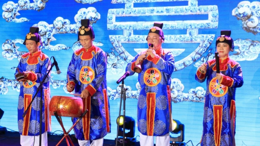 Hue royal music captivates Swiss audience