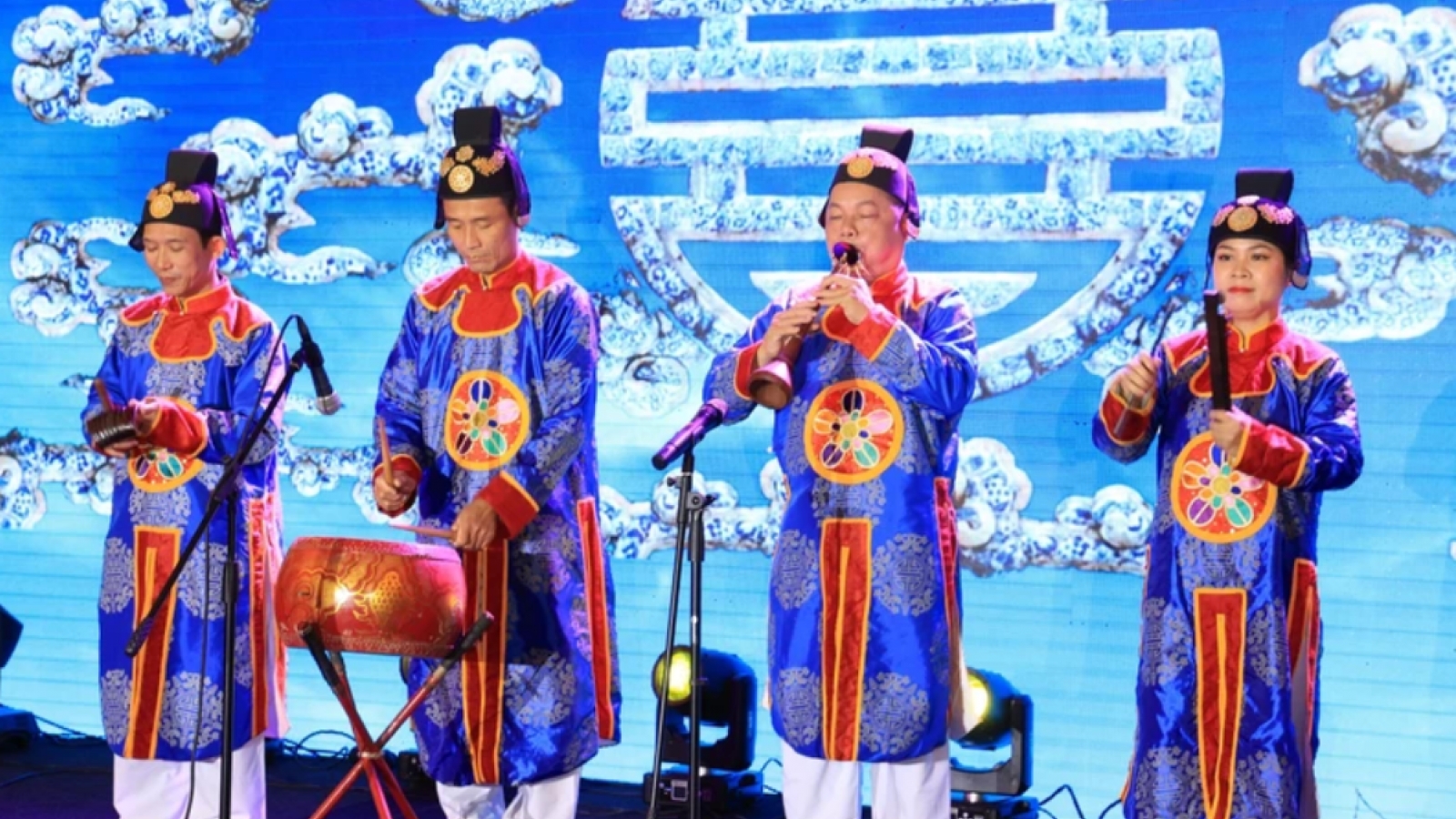 Hue royal music captivates Swiss audience
