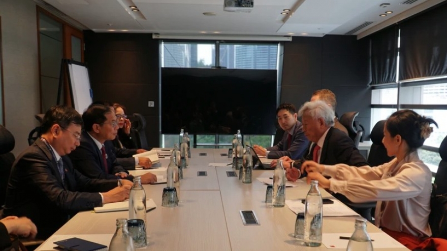 AIIB Chairman lauds Vietnam’s robust development