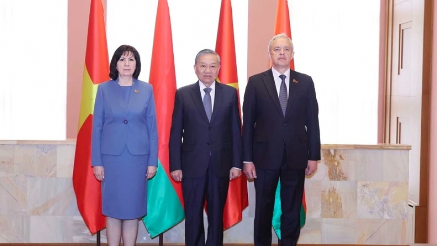Party chief meets with Belarusian parliamentary leaders